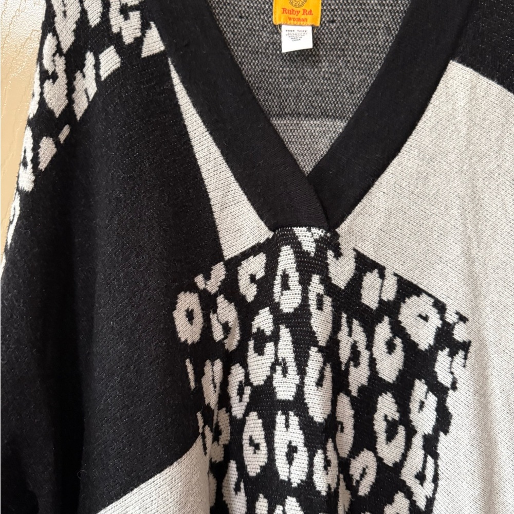 One size leopard print tunic sweater, black-and-white.  Ruby Road brand.